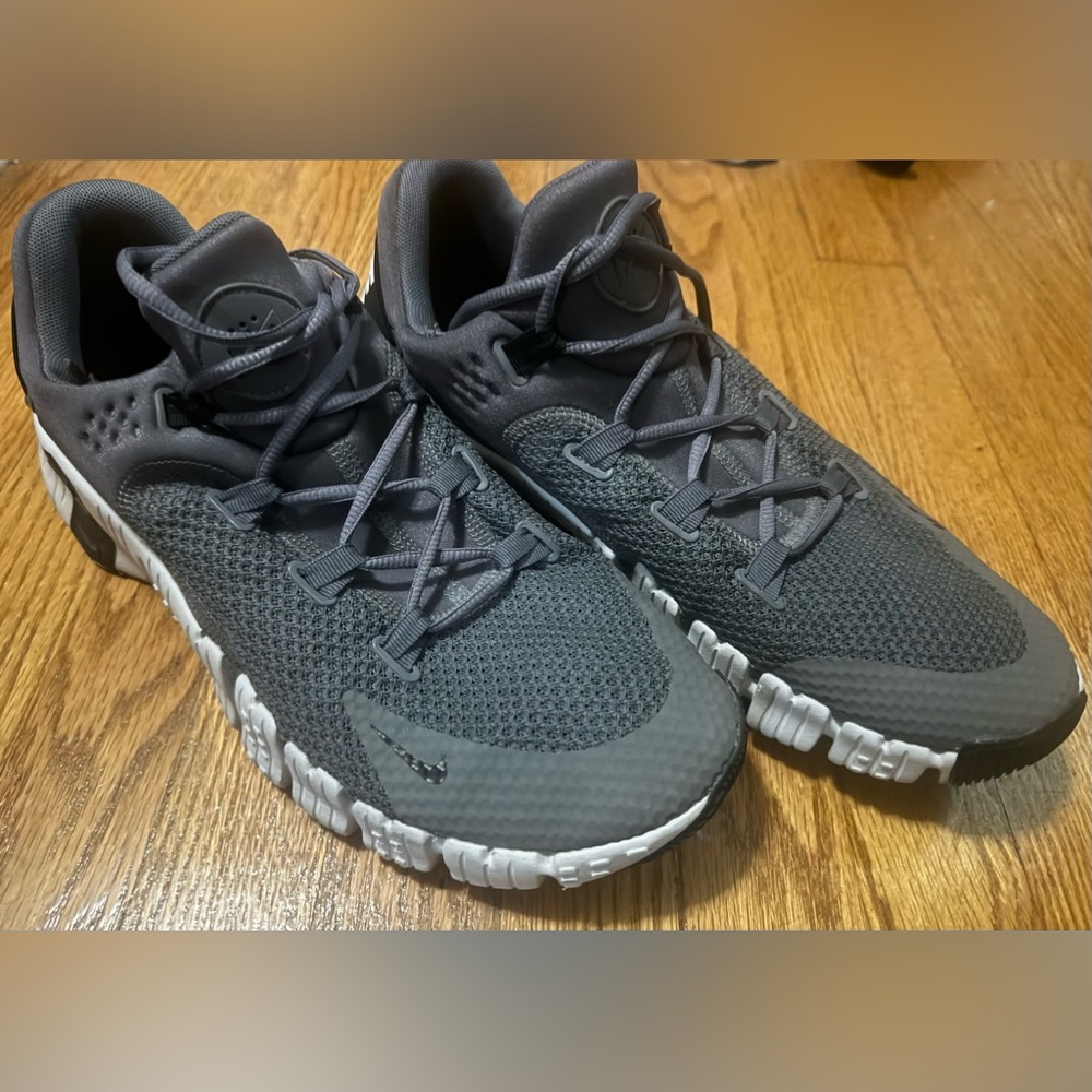 Nike Men's Gray Sneakers